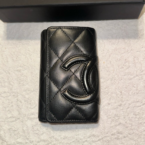 Chanel Cambon 6 ring key case w/ Box & ribbon - Picture 4 of 12